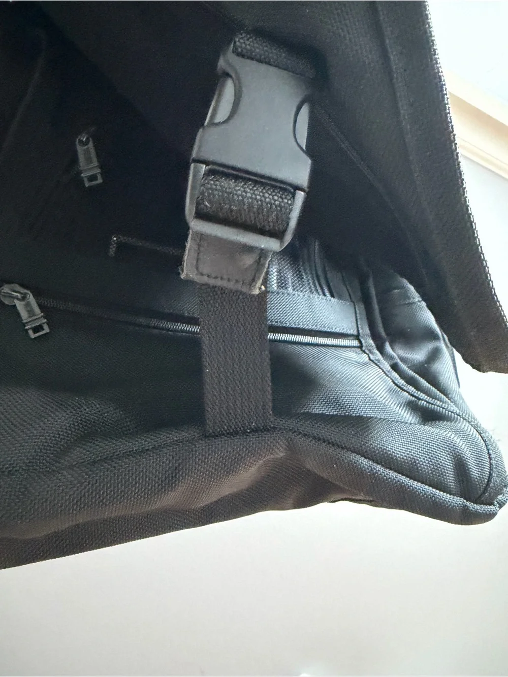 Tumi classic messenger